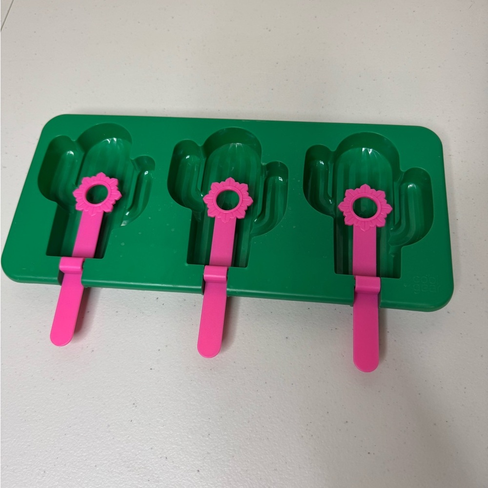 Cactus-Shaped Ice Pop Mold with Pink Sticks